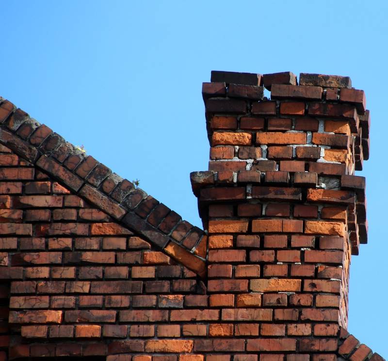 Signs Your Riviera Beach Home Needs a Chimney Inspection Damaged chimney on an Riviera Beach home showing cracks and missing mortar